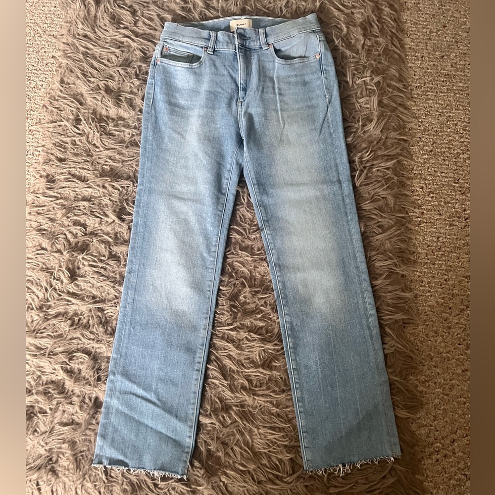 EUC DL1961 Mara straight jeans